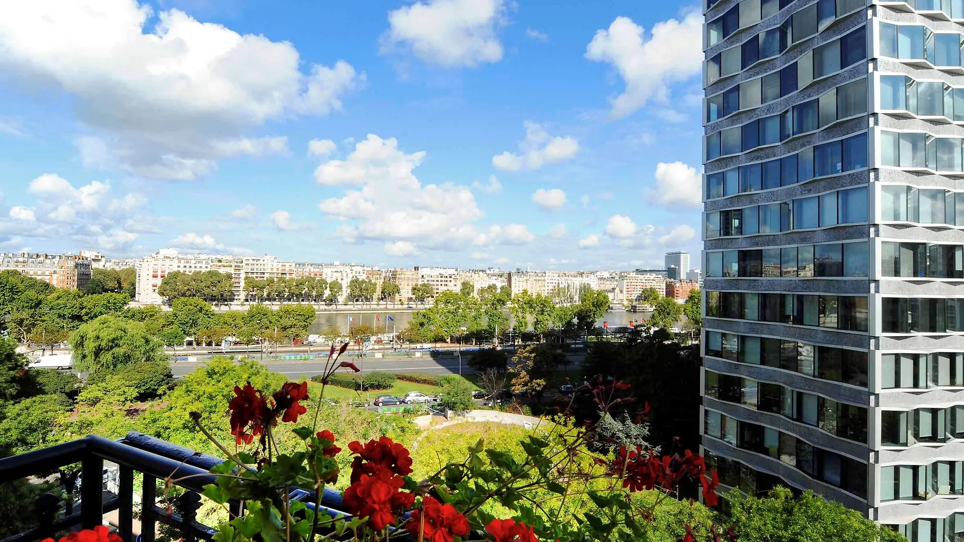 Mercure Tour Eiffel Pont Mirabeau