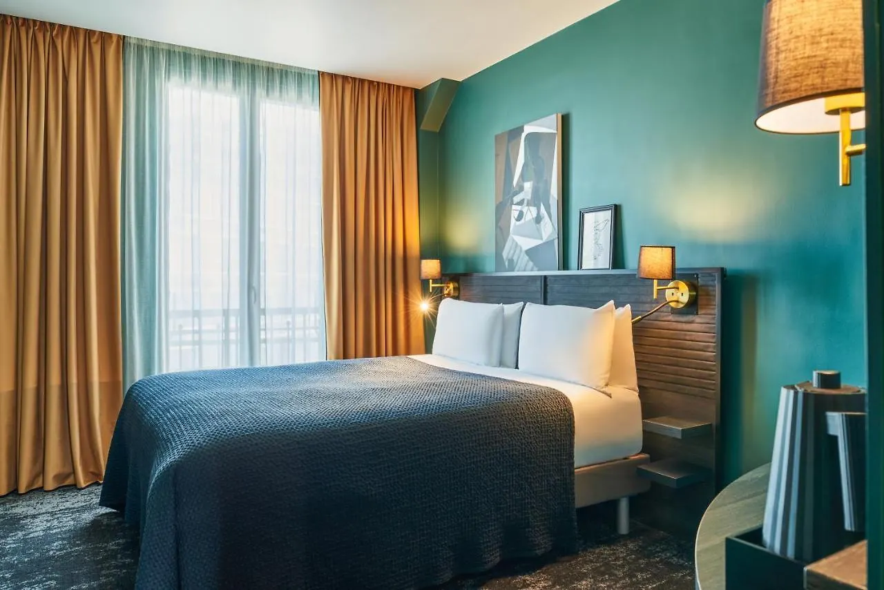 Hotell Mercure Tour Eiffel Pont Mirabeau 4*