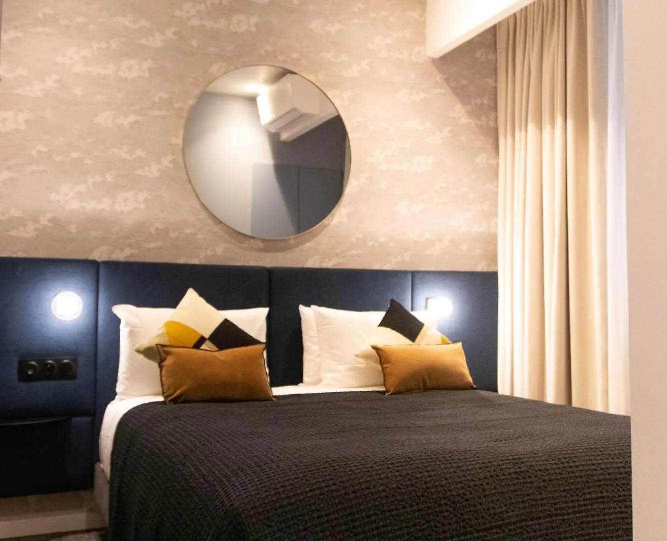 Mercure Tour Eiffel Pont Mirabeau Hotel 4*