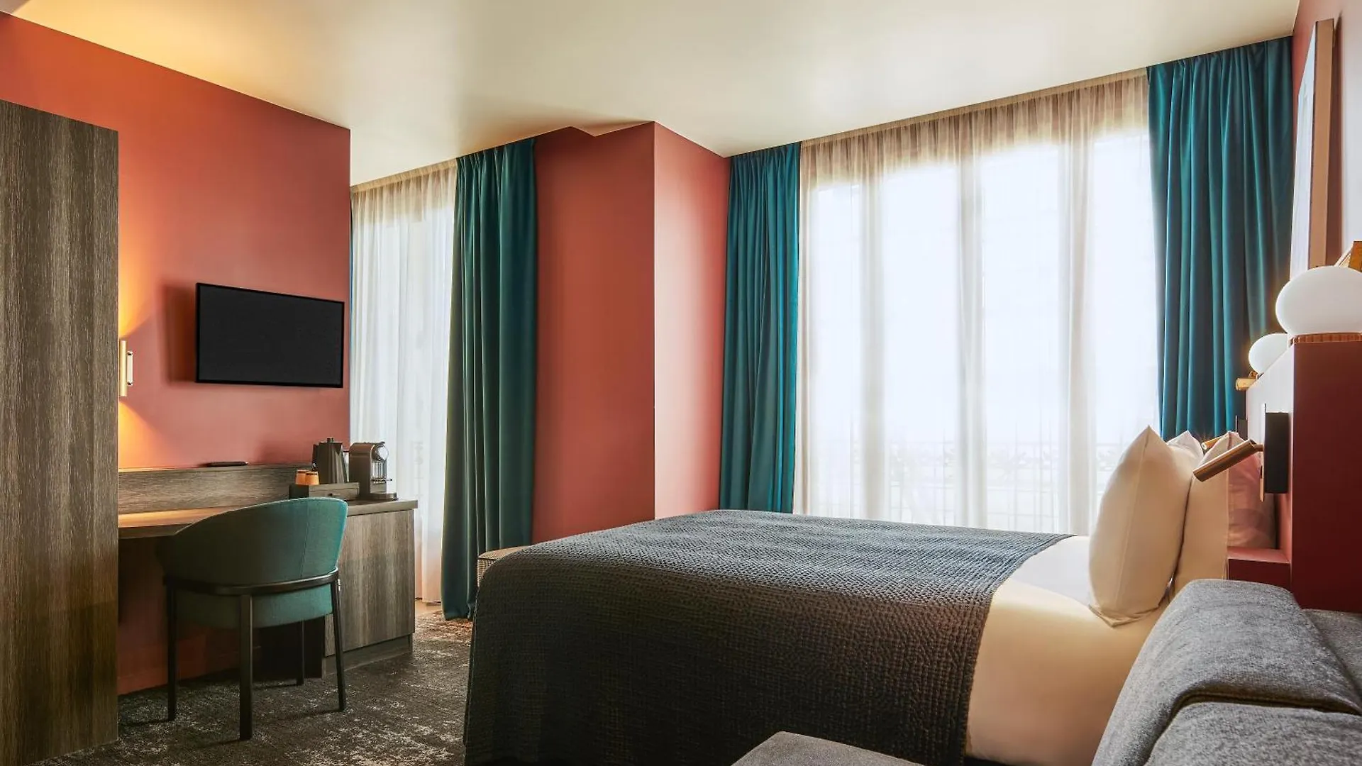 Hotell Mercure Tour Eiffel Pont Mirabeau 4*